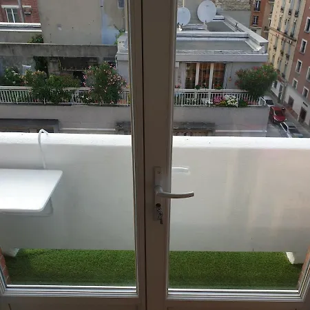 Proche Paris Avec Balcons